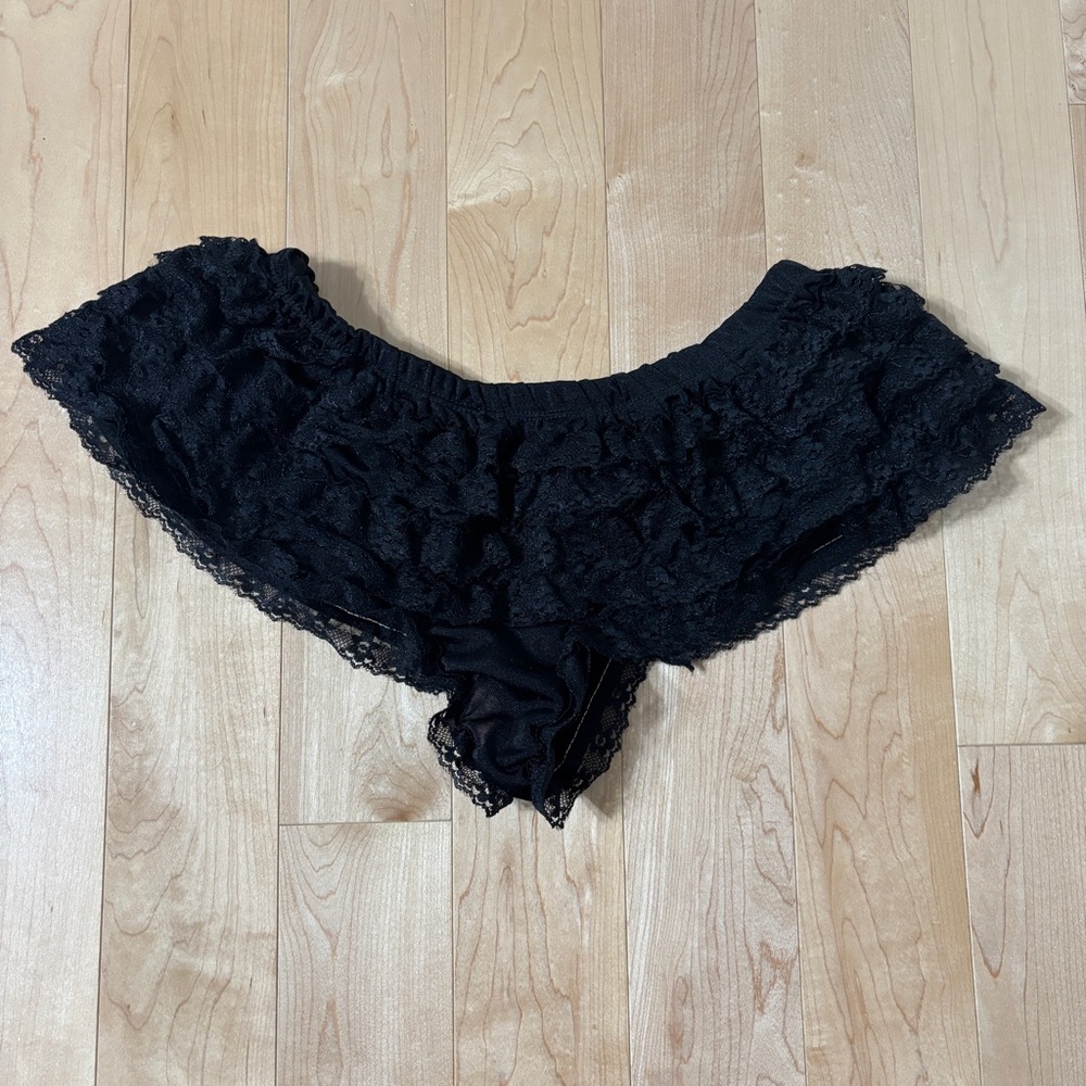 Leg Avenue - Black Lace Ruffle Tanga Shorts